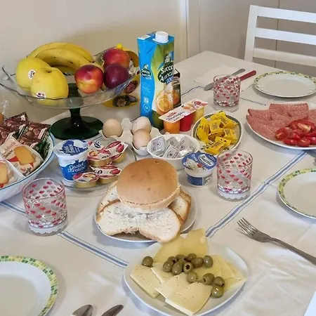 לינה וארוחת בוקר Laguna